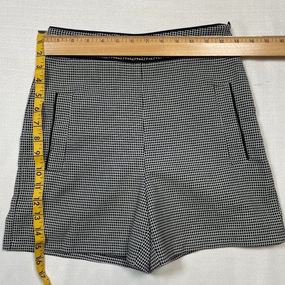 Zara Mini Black White Gingham Chequer Plaid Shorts Sz XS - Picture 4 of 6